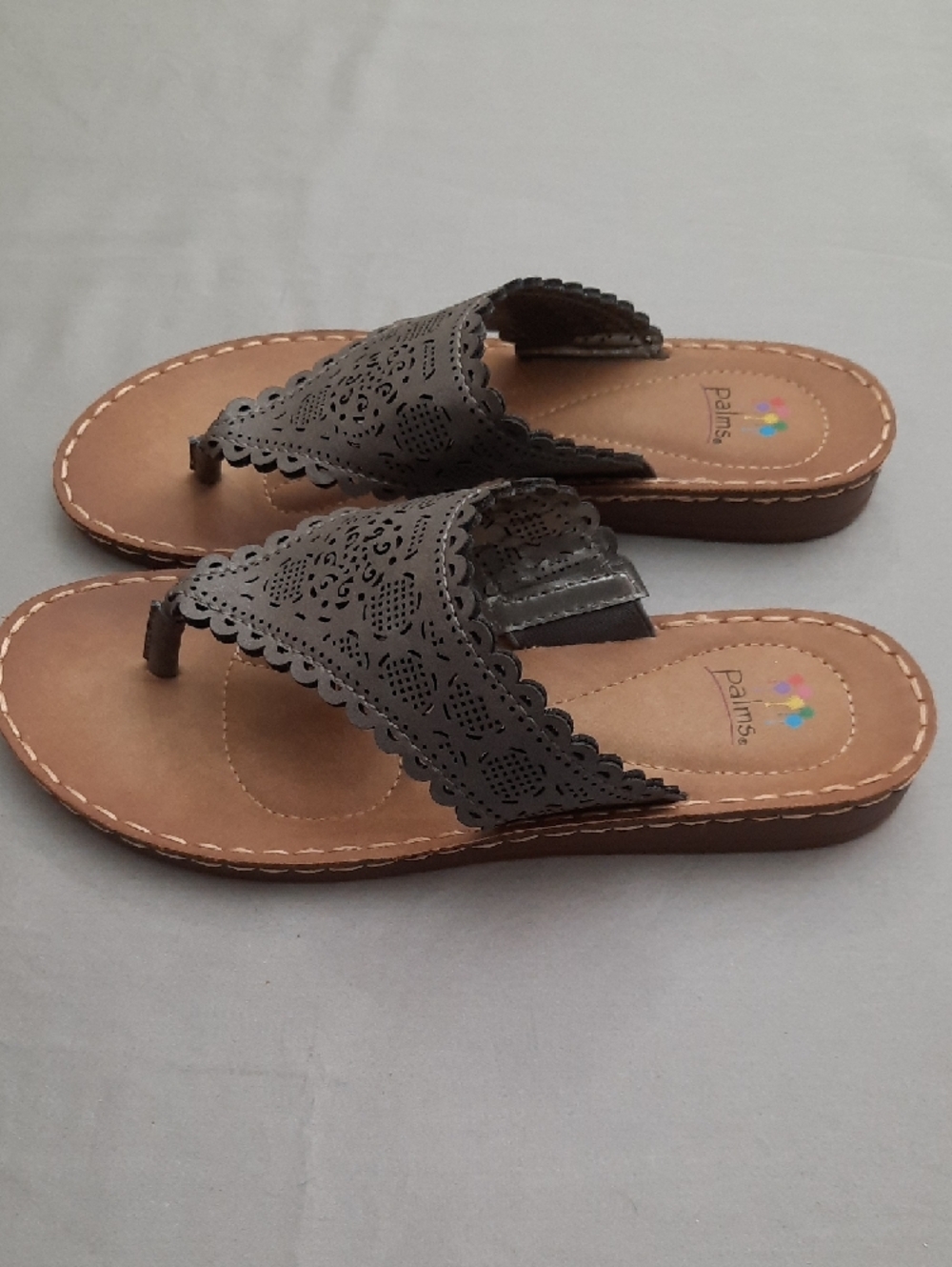 Palms Gray's Laser-Cut Thong Sandals for Women in Size 8M - Picture 5 of 10